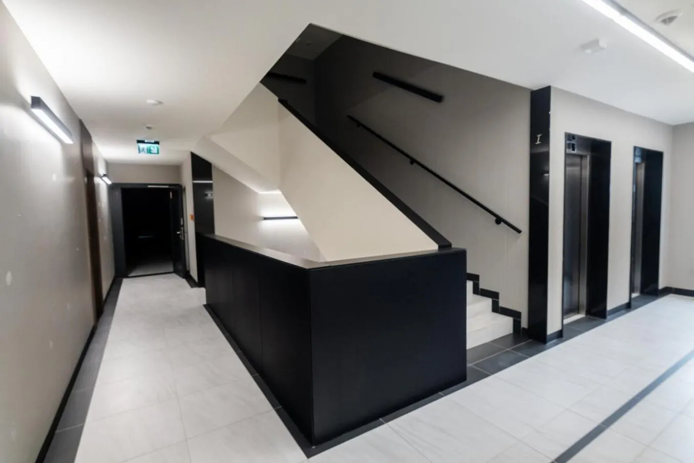 Premium White Marina Apartment Chopin Airport وارسو