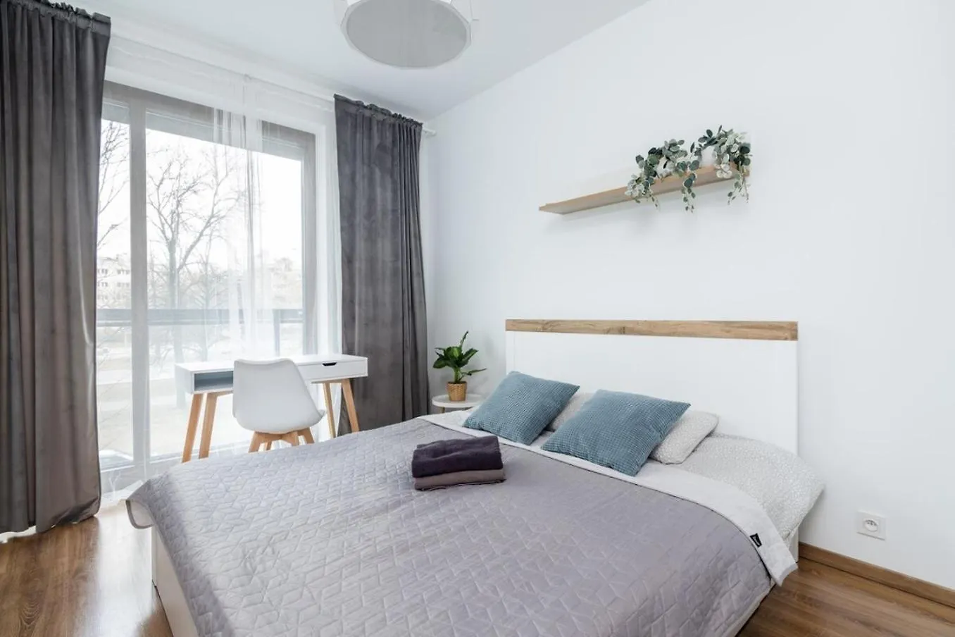 Premium White Marina Apartment Chopin Airport location