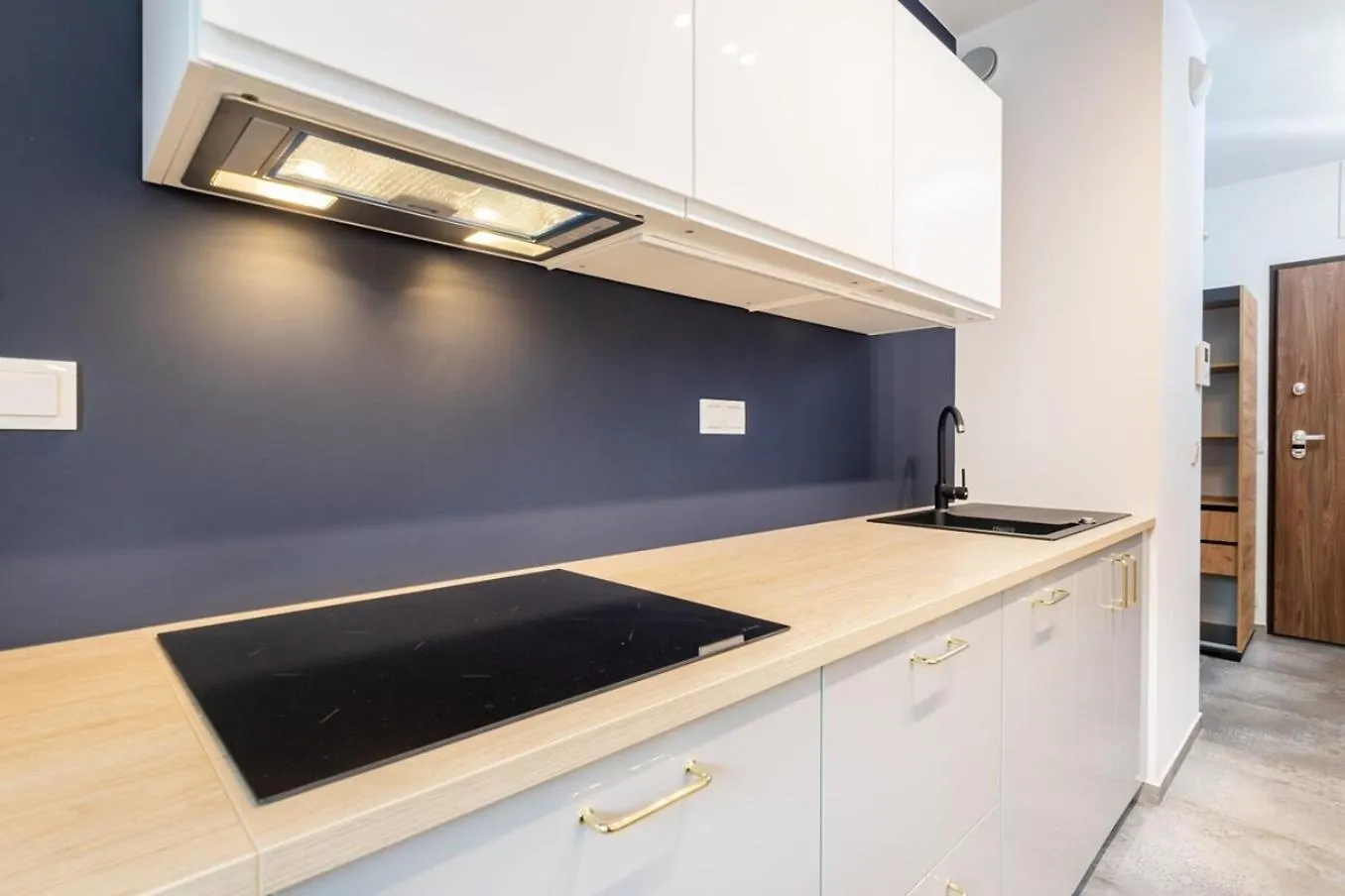 Premium White Marina Apartment Chopin Airport وارسو